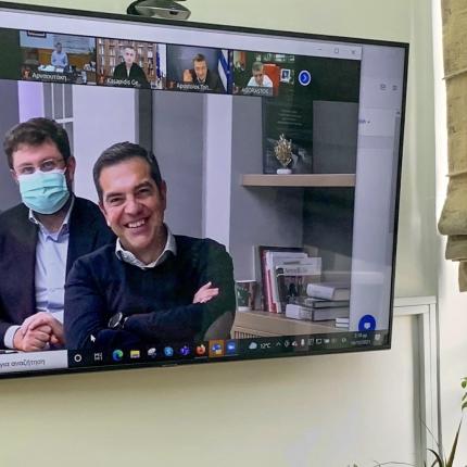 Τηλεδιάσκεψη Αρναουτάκη - Τσίπρα