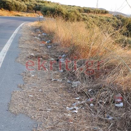 Aπαράδεκτες εικόνες στο δρόμο προς Άγιο Βλάσση