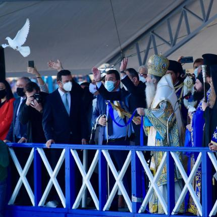 Στο Λιμάνι του Πειραιά για τα Θεοφάνεια ο Γιαννης Πλακιωτάκης