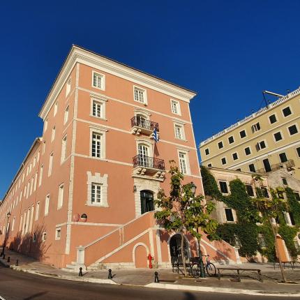 Μία μεγάλη αγκαλιά για τους φοιτητές από Ρωσία και από Ουκρανία 