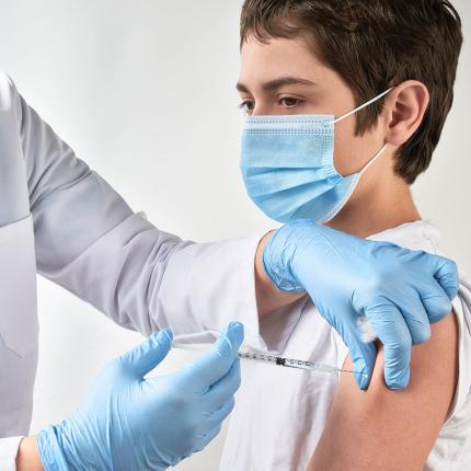 Το εμβόλιο της Pfizer μειώνει σε μεγάλο βαθμό τον κίνδυνο νοσηλείας παιδιών 