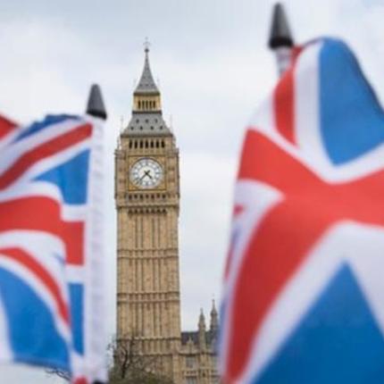 Προειδοποιεί τους πολίτες να εγκαταλείψουν την χώρα 