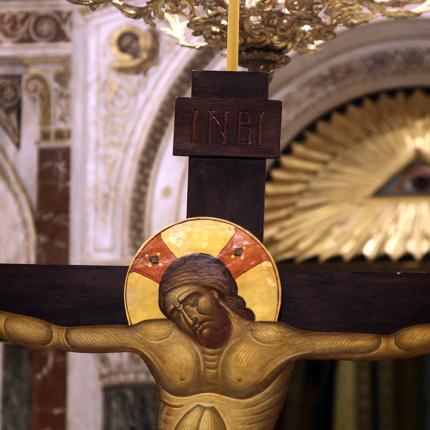 Μεγαλη Πεμπτη σημερον κρεμαται επι ξυλου