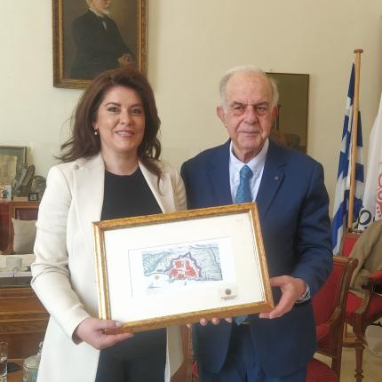 ΛΑΜΠΡΙΝΟΣ ΠΡΕΣΒΗΣ ΑΛΒΑΝΙΑΣ