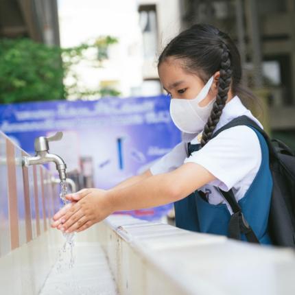 Δύο στα τρία παιδιά στις ΗΠΑ έχουν μολυνθεί από τον κορωνοιό 