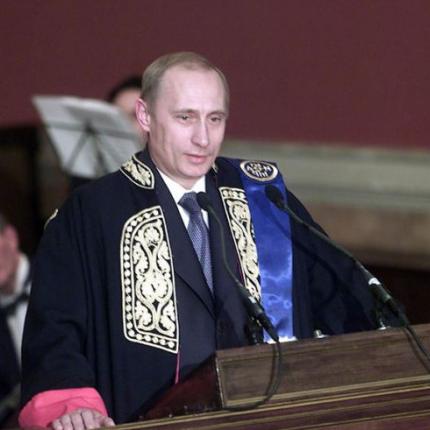 Αφαιρεί από τον Πούτιν τον τίτλο του επίτιμου διδάκτορα