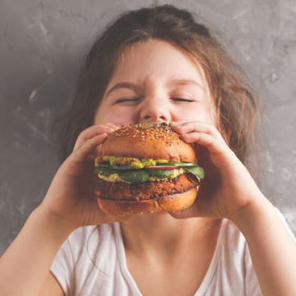 Ποιες είναι οι πιο επικίνδυνες τροφές για τα παιδιά 