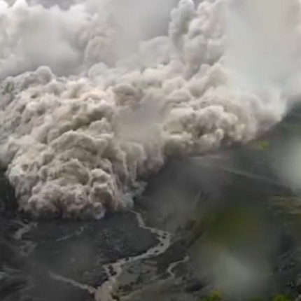 Το ηφαίστειο στο όρος Σεμερού
