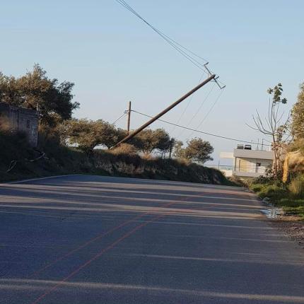 Πολλά προβλήματα δημιουργούν οι ισχυροί νοτιάδες που πνέουν στο νησί.