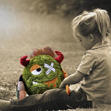 κοριτσάκι λυπημένο