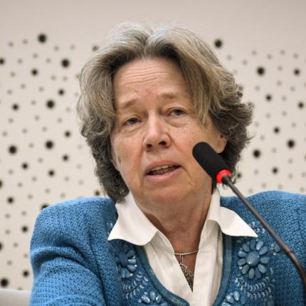 Αθηνά Λινού