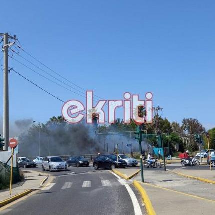 Φωτιά στην Παραλιακή