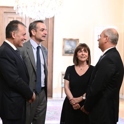 Ορκίστηκαν οι Οικονόμου και Βρούτσης στο Προεδρικό Μέγαρο