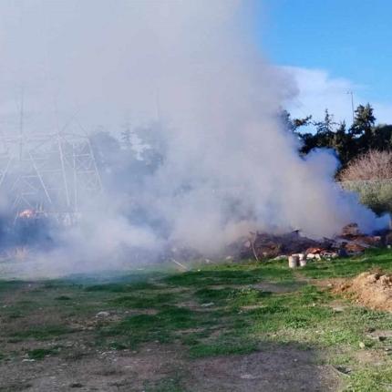 φωτια σε οικοπεδικό χώρο
