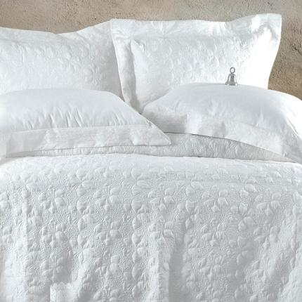 κρεβάτι, σεντόνια, λευκά είδη