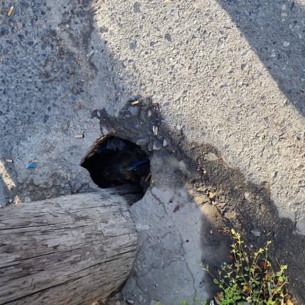 τρύπα στο οδόστρωμα 