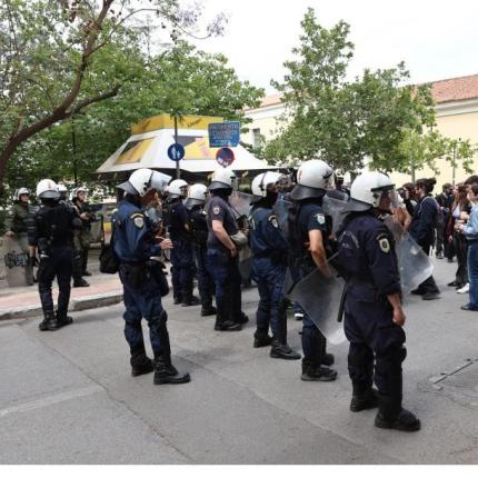 κατάληψη νομικής