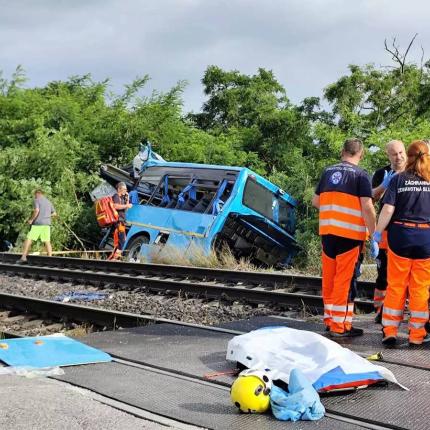 Σύγκρουση τρένου - λεωφορείου στην Σλοβακία 