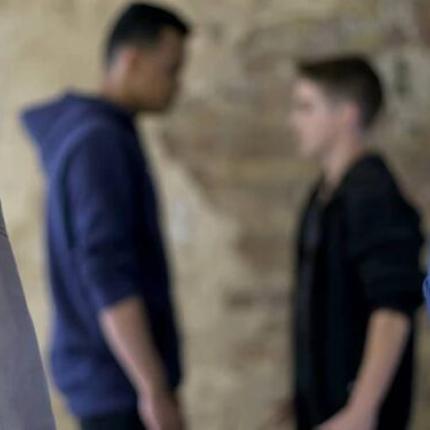 βία - ανήλικοι 