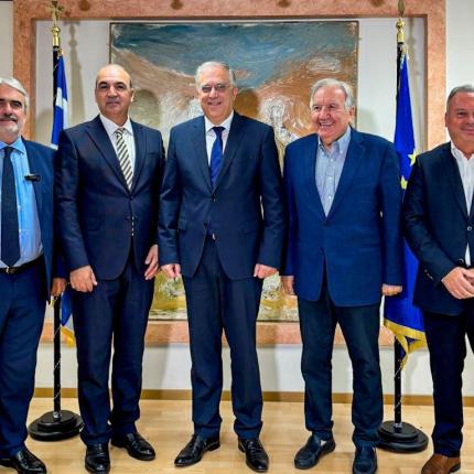 ΘΕΟΔΩΡΑΚΑΚΟΣ ΜΕ ΕΠΙΜΕΛΗΤΗΡΙΑ