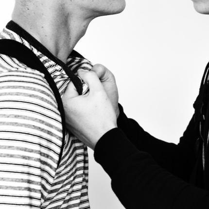 ξυλοδαρμός - εκφοβισμός - συμπλοκή 