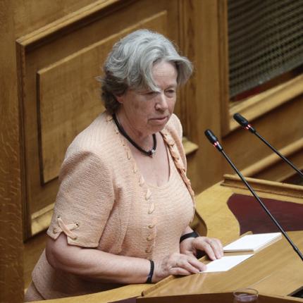 Αθηνά Λινού