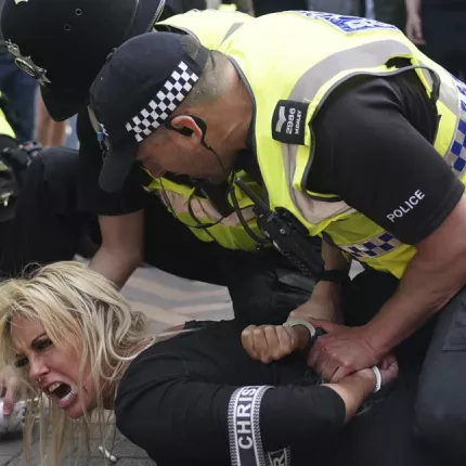 Βρετανία διαδηλώσεις