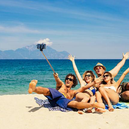 οικογενεια σε διακοπες