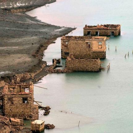 Λίμνη Μόρνου σπίτια