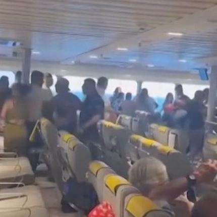 τηνος συμπλοκή