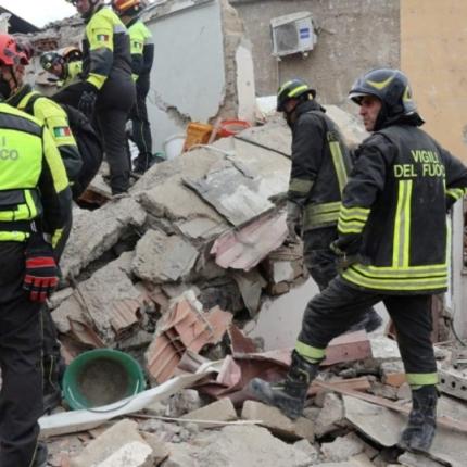 κατάρρευση κτιρίου νάπολη