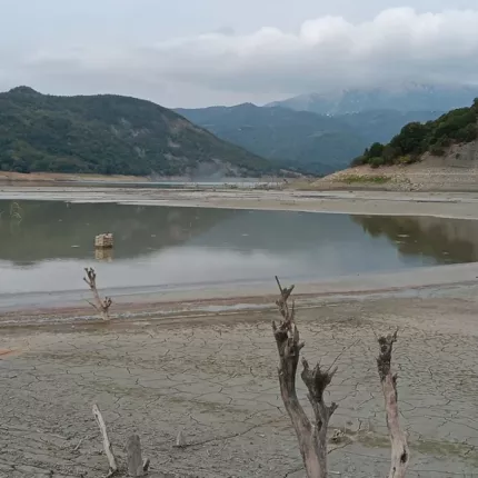 τεχνητή λίμνη