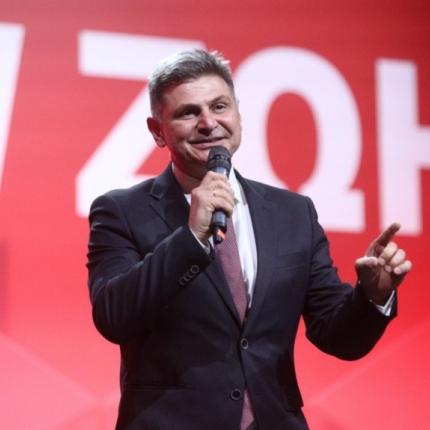 Νίκος Φαραντούρης