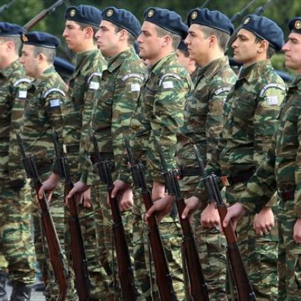 στρατιώτες