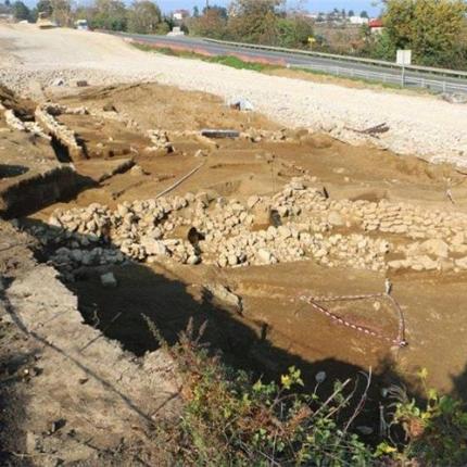 Νεκροταφείο και οικισμός 4.000 ετών αποκαλύφθηκαν στον Πλαταμώνα