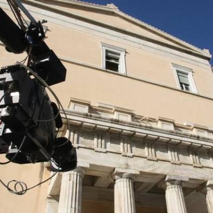 Με έκτακτα δελτία τα διεθνή δίκτυα μεταδίδουν το exit poll