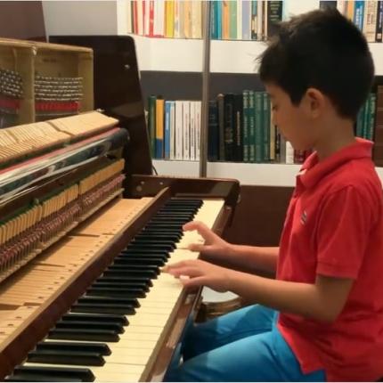 Εμμανουήλ πιάνο.