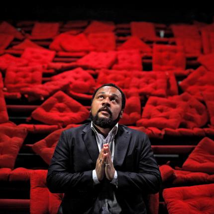 Γαλλία: Συνελήφθη ο γάλλος κωμικός Ντιεντονέ για εγκωμιασμό της τρομοκρατίας