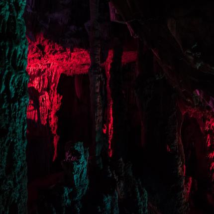 σπήλαιο σφενδόνη