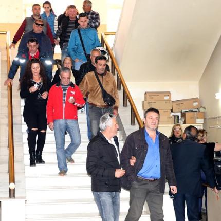 συμβασιούχοι δικαστήρια