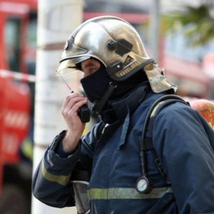 Υπό πλήρη έλεγχο τέθηκε  η φωτιά που ξέσπασε σε κατάστημα στα Μάλια 