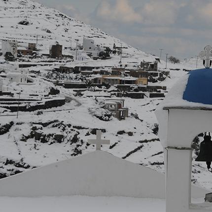 Συνεχίζονται τα προβλήματα στην Τήνο από τον μεγάλο χιονιά