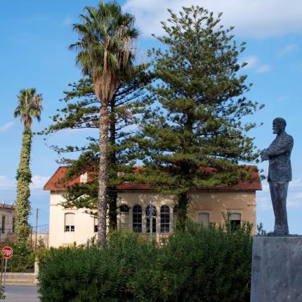 Ιδιότυπος "τζιχαντισμός" οι αθλιότητες στο άγαλμα Βενιζέλου στη Χαλέπα