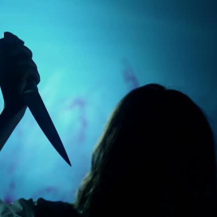 Κάλυψε τη σύζυγό του που τον τραυμάτισε με σπαθί.jpg