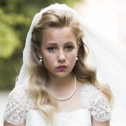 "Είμαι η Τhea, 12 ετών και παντρεύομαι" η καμπάνια κατά του γάμου παιδιών