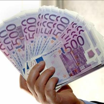 Ποιοι είναι οι δημόσιοι υπάλληλοι που έβγαλαν 1,5 δισ. στο εξωτερικό