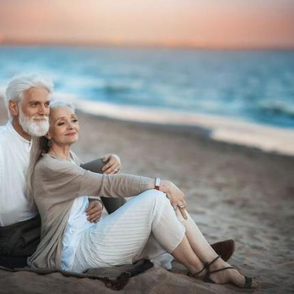 ηλικιωμένο ζευγάρι-ερωτευμένο ζευγάρι