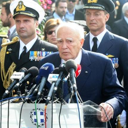 Κάρολος Παπούλιας: Θα ξεπεράσουμε την κρίση, δε θα μας νικήσει.
