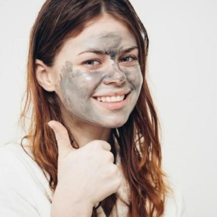 γυναίκα σταχτόνερο