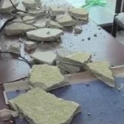 Κομμάτι σοβάς κατέρρευσε από το ταβάνι.jpg